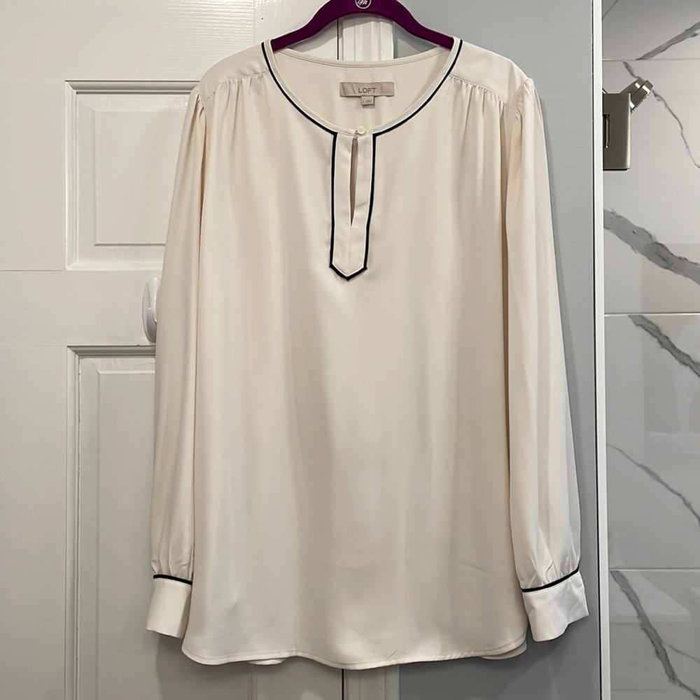 NWT LOFT Cream with Black Trim Flowy Dressy Keyhole Long Sleeve Blouse